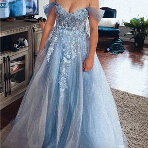 Prom dress, only worn once in great condition, offers available